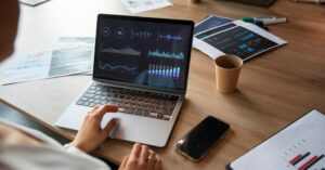 How Financial Institutions Can Leverage Insights to Identify Struggling Small Businesses in Advance