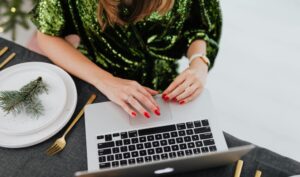 How to Collect Unpaid Invoices During the Holiday Season as a Small Business Owner