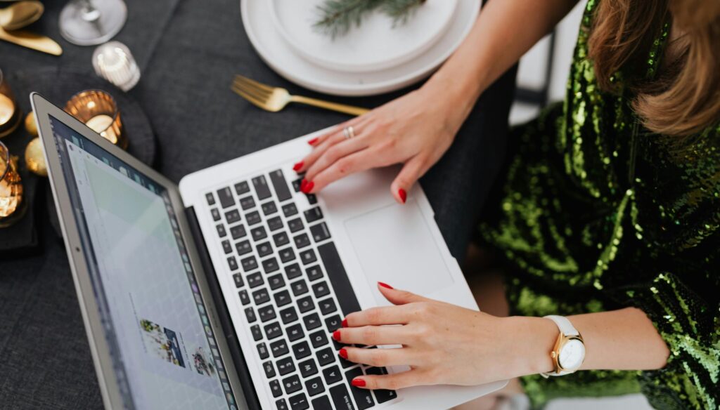 Why Your Small Business Clients’ Fraud Risk Spikes During the Holiday Season